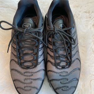 Nike black Air Max size 7